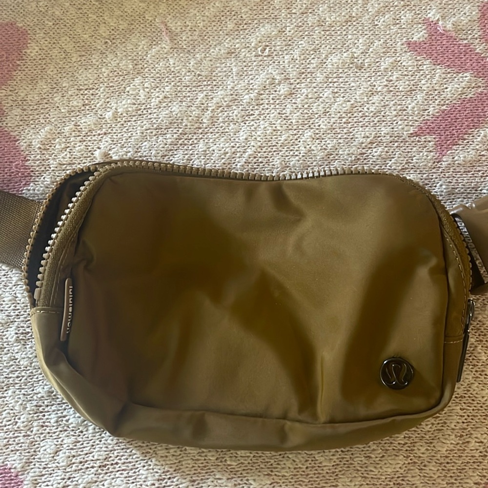 Lululemon belt bag